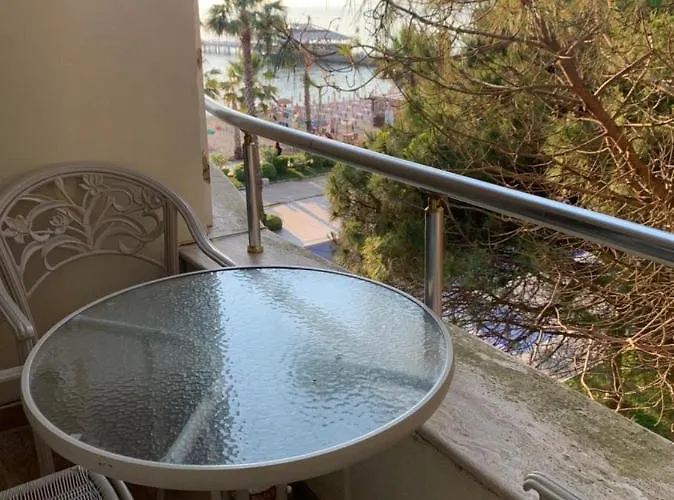 Mia's Sea View 아파트 골렘